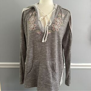 Believe greyish hoodie with light pink flowers and pockets in the front size L